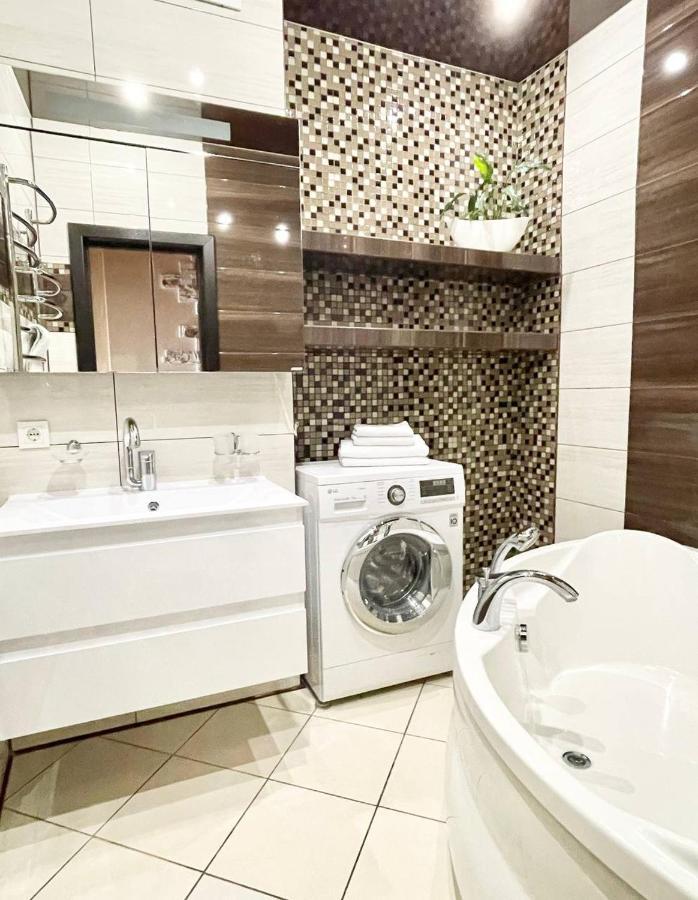 Apartment Zoryaniy Apartments: Spacious Living Near Shevchenko Park