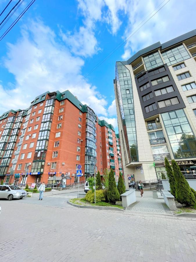 Zoryaniy Apartments: Spacious Living Near Shevchenko Park Apartment