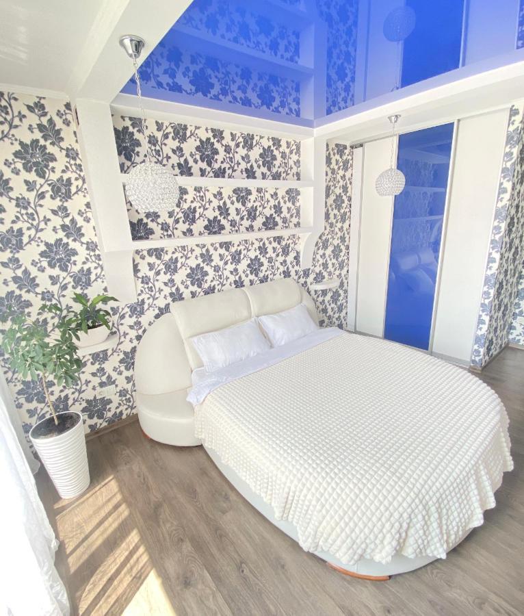 Zoryaniy Apartments: Spacious Living Near Shevchenko Park *