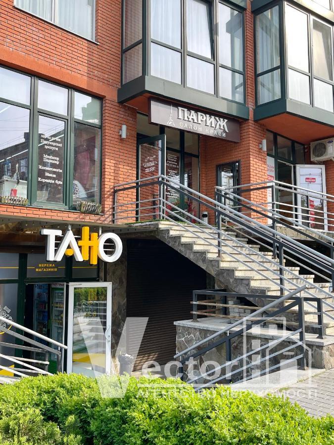 Zoryaniy простора та затишна новобудова у центрі парк шевченка медичний центр Medgarden дуже чисто!