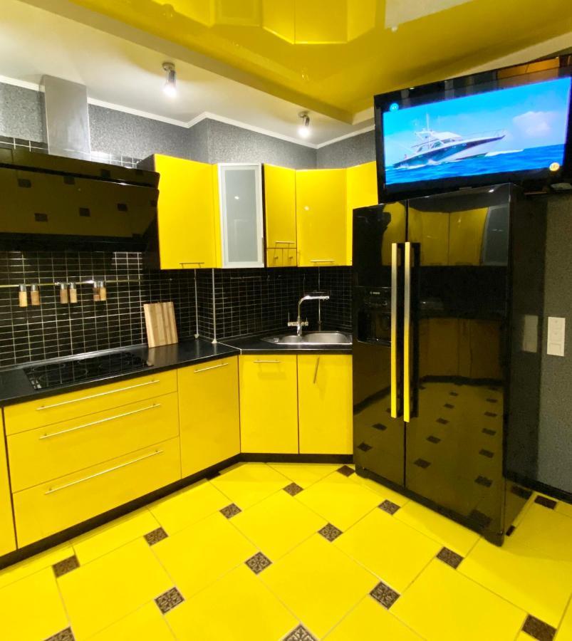 Apartment Zoryaniy Apartments: Spacious Living Near Shevchenko Park