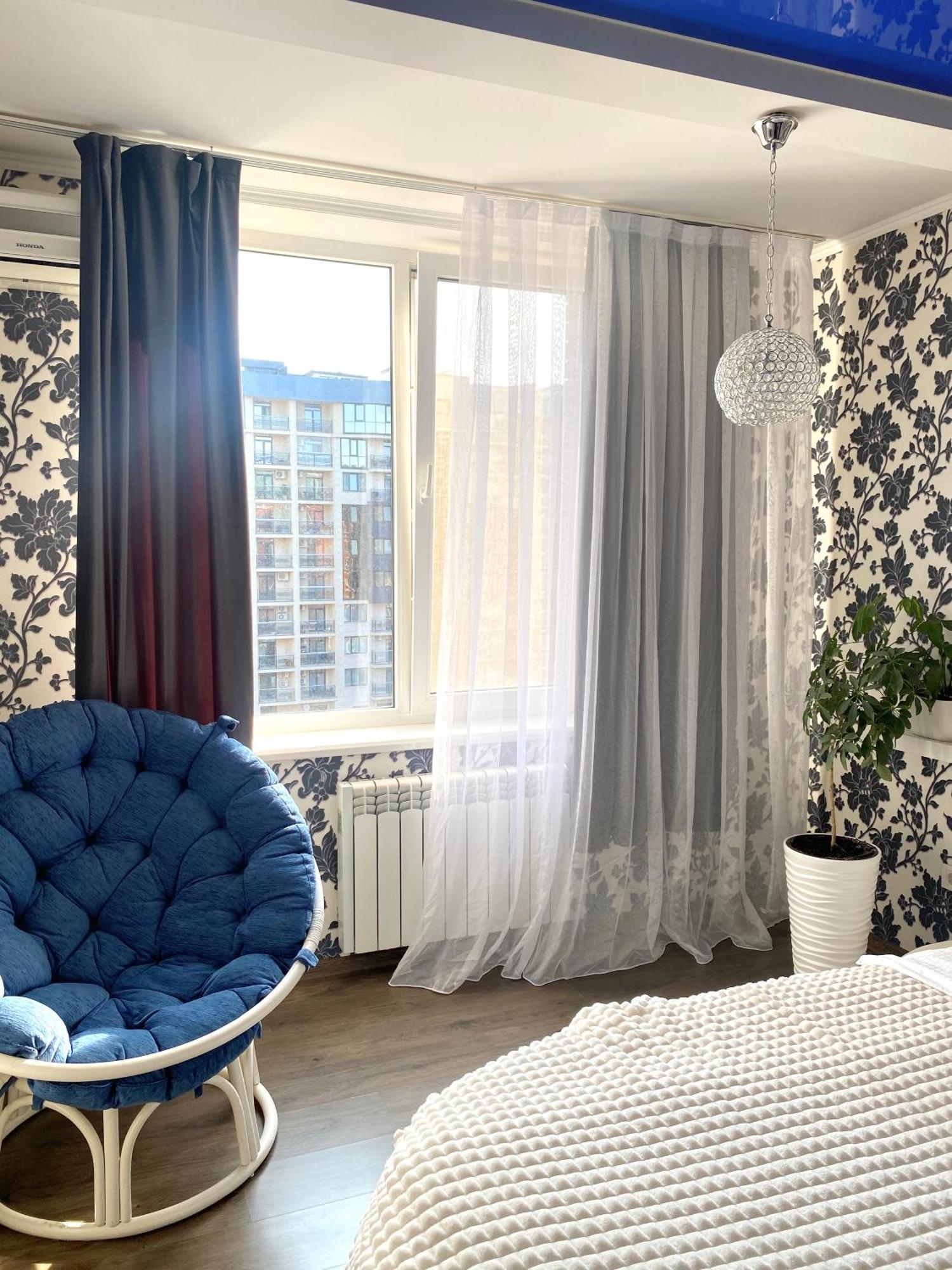 Zoryaniy Apartments: Spacious Living Near Shevchenko Park Apartment Chernivtsi
